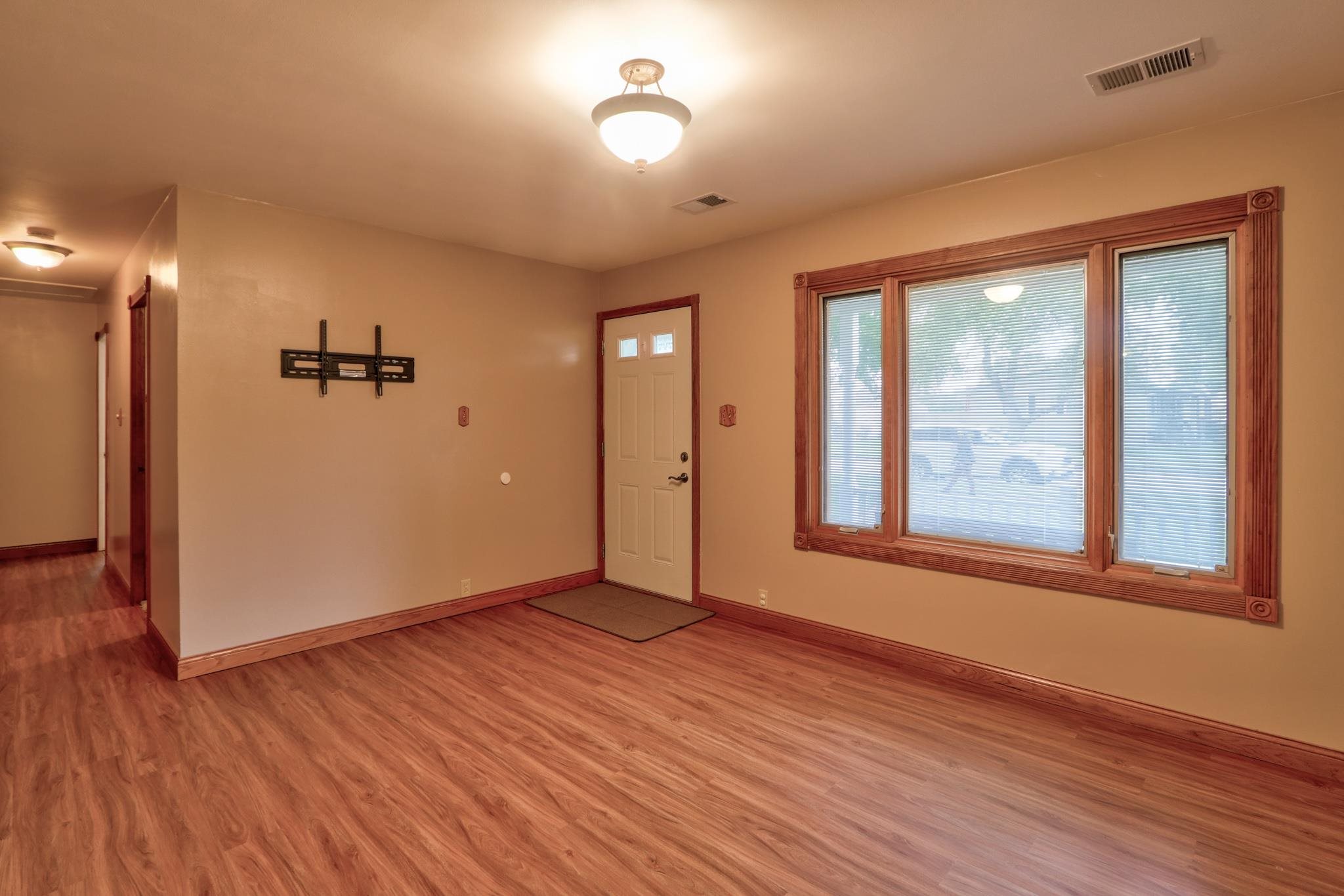 706 Lexington Road Evansville, IN 47710 - Photo 3 of 28