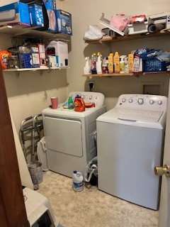 667 Maple Bend Road Winchester, TN 37398 - Photo 13 of 33 a utility room with dryer and washer