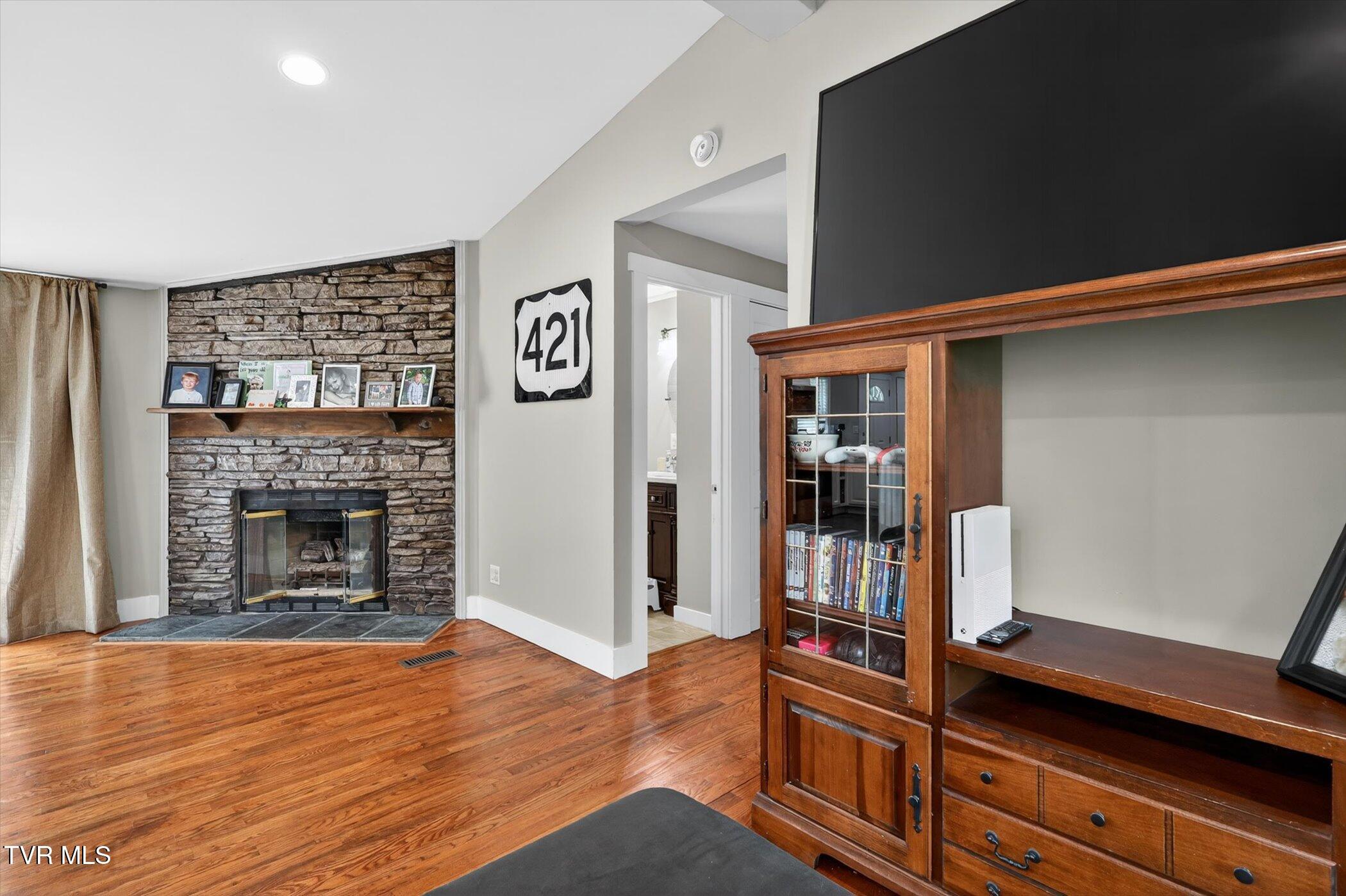 263 Big Springs Road Elizabethton, TN 37643 - Photo 8 of 38 08-263-Big-Springs-Rd-WindowStill-Photog