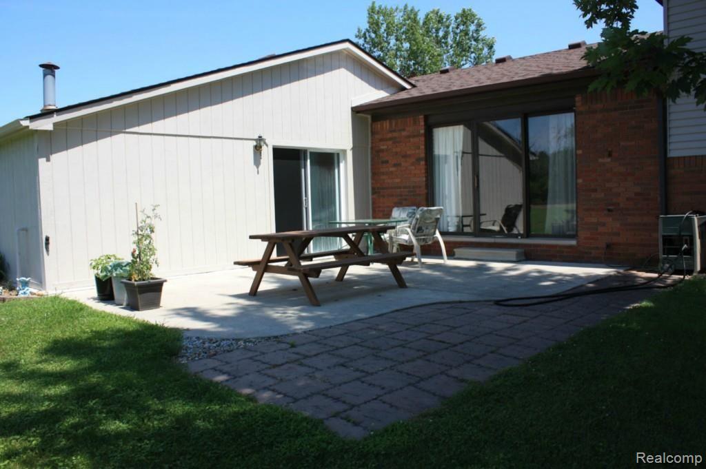 375 Holmes Road Allenton, MI 48002 - Photo 8 of 35