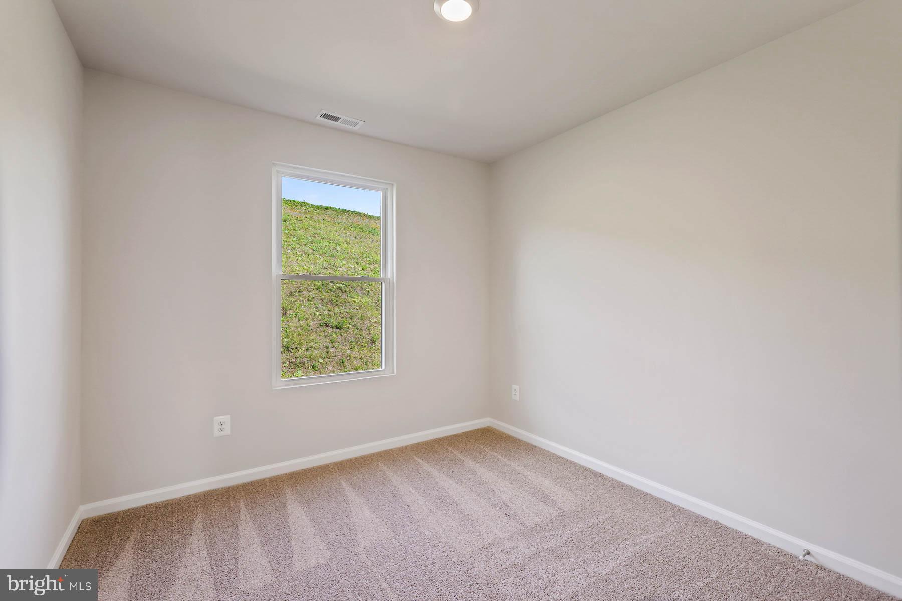 64 Paddington Street Falling Waters, WV 25419 - Photo 8 of 10