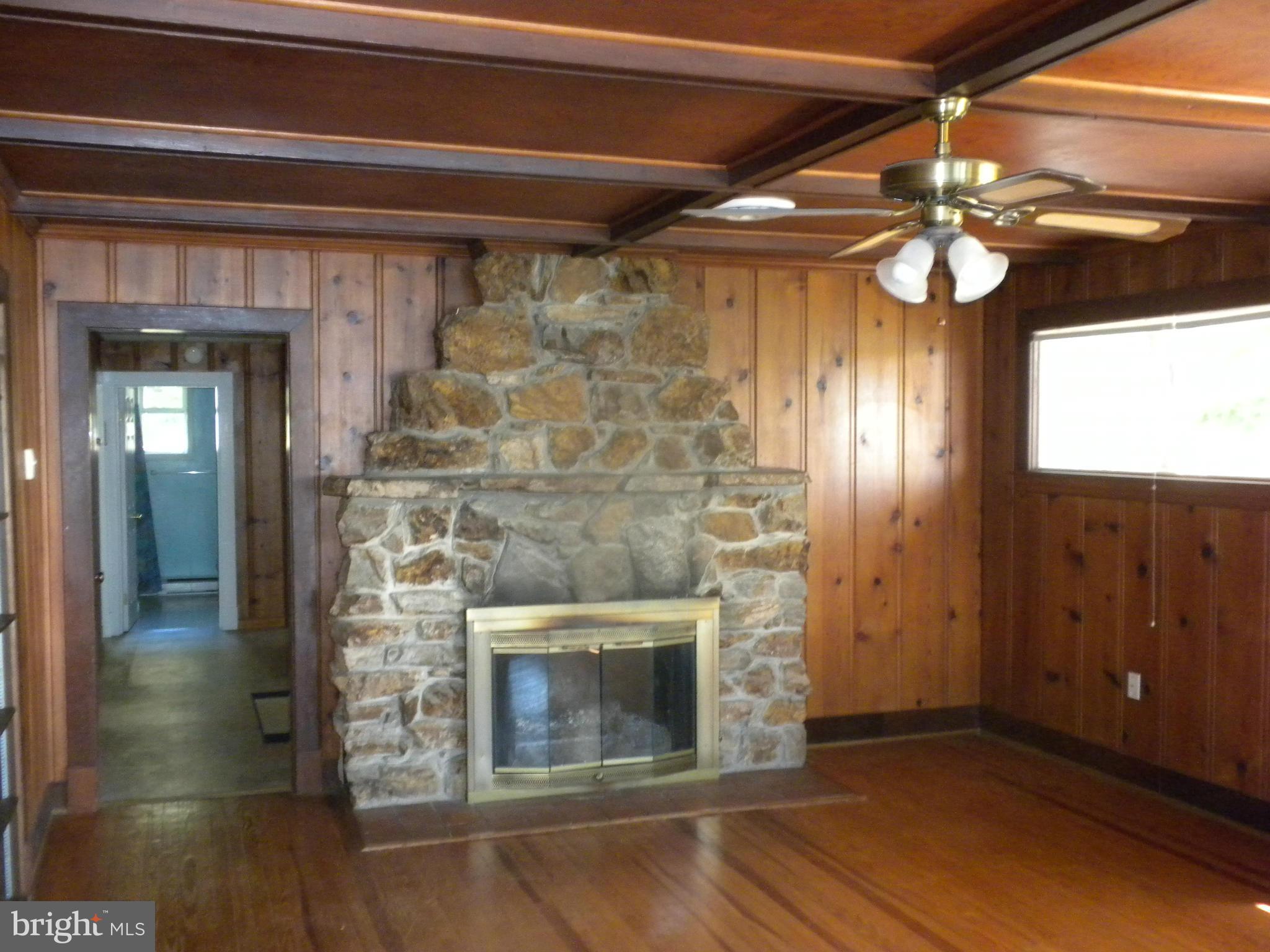 4154 Cadle Creek Road Edgewater, MD 21037 - Photo 13 of 26 Living Room
