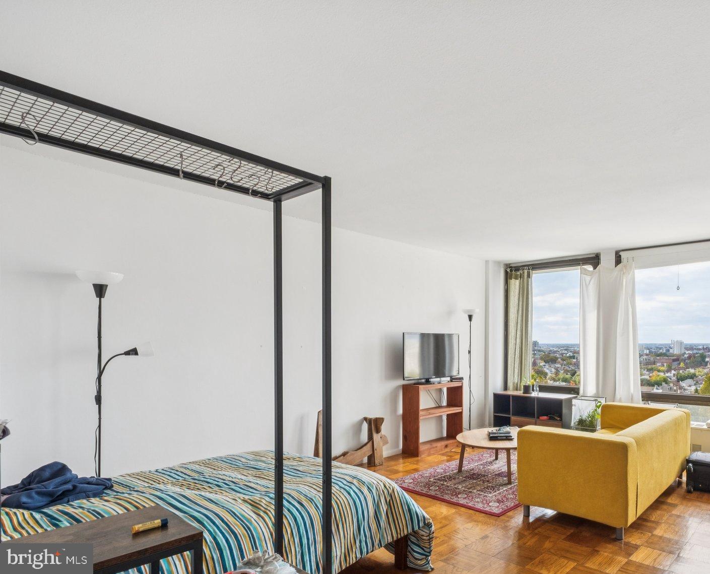 210 Locust Street, Unit 16EW Philadelphia, PA 19106 - Photo 2 of 9