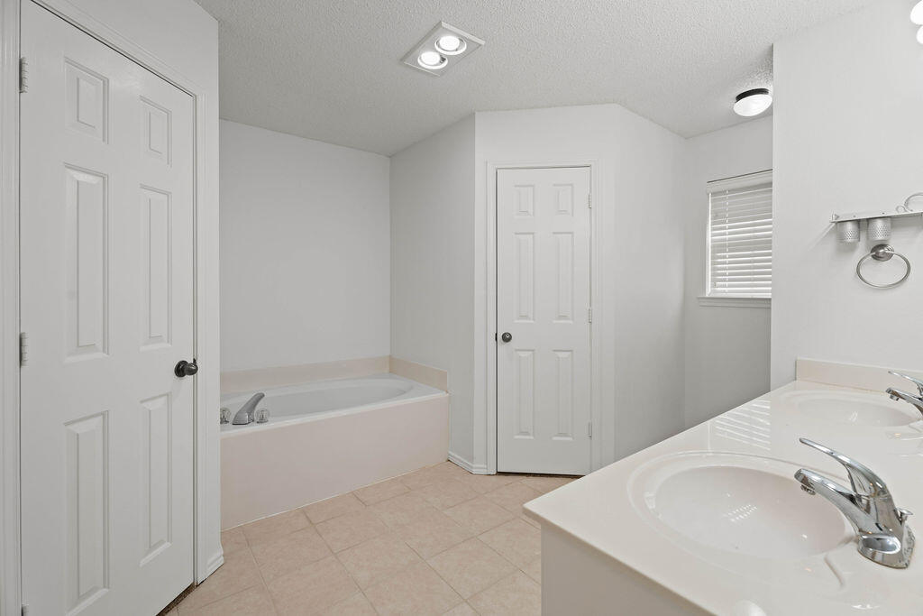 9809 Iola Avenue Lubbock, TX 79424 - Photo 13 of 29 DRG00862