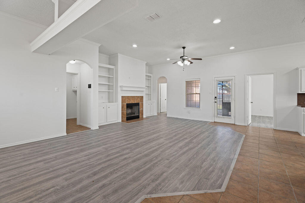 9809 Iola Avenue Lubbock, TX 79424 - Photo 2 of 29 DRG00807