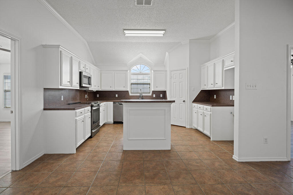 9809 Iola Avenue Lubbock, TX 79424 - Photo 6 of 29 DRG00827