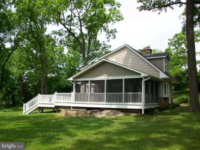 Screened-in Porch