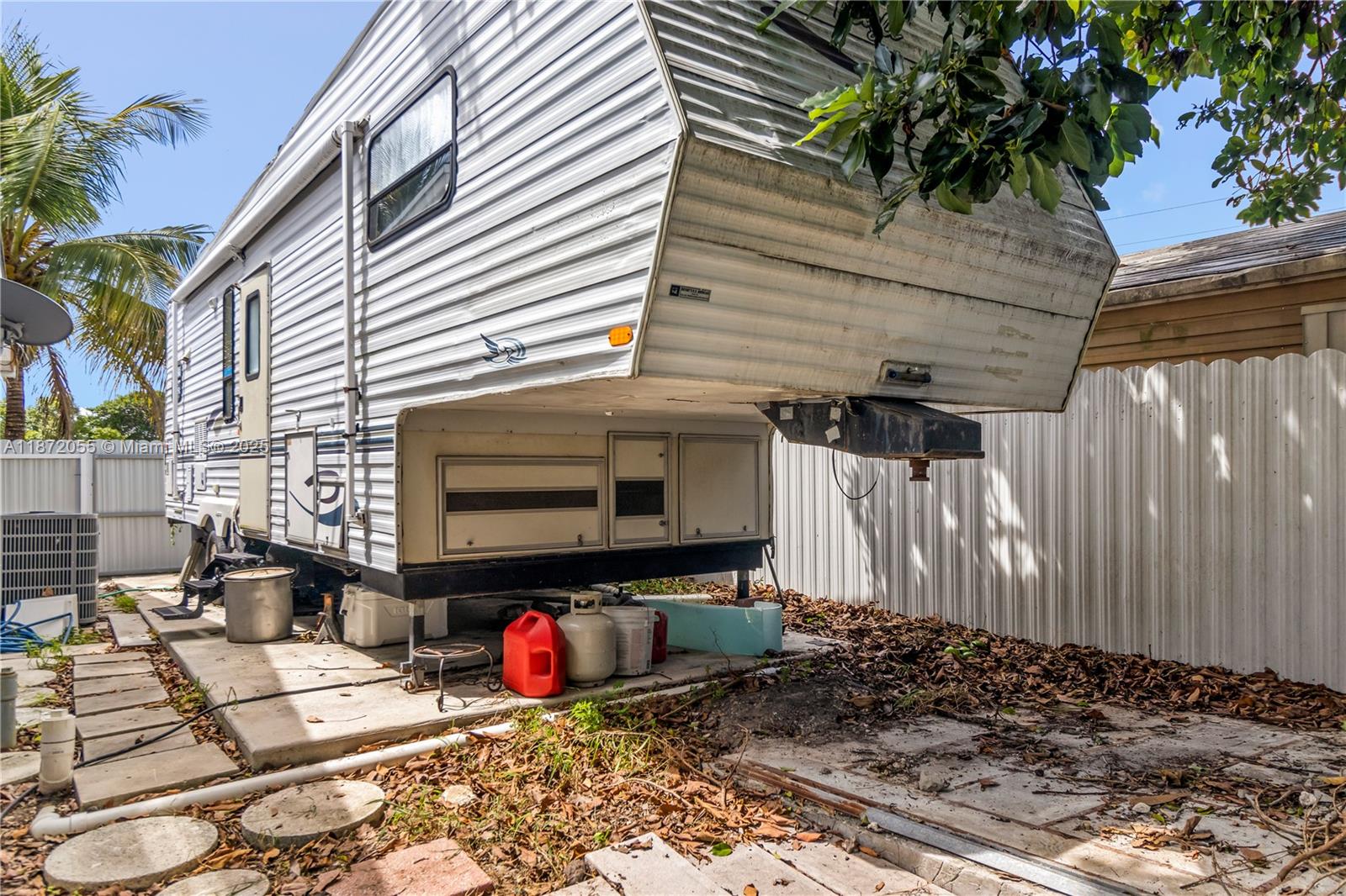 10615 Southwest 200th Street Cutler Bay, FL 33157 - Photo 35 of 35 a view of a back yard of the house