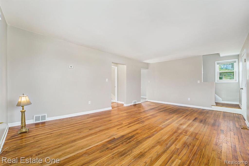 2106 John R Road Troy, MI 48083 - Photo 4 of 16