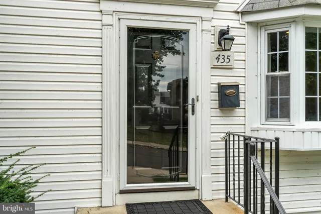 $2,400 | 435 North Mt Vernon Circle, Bensalem, PA 19020
