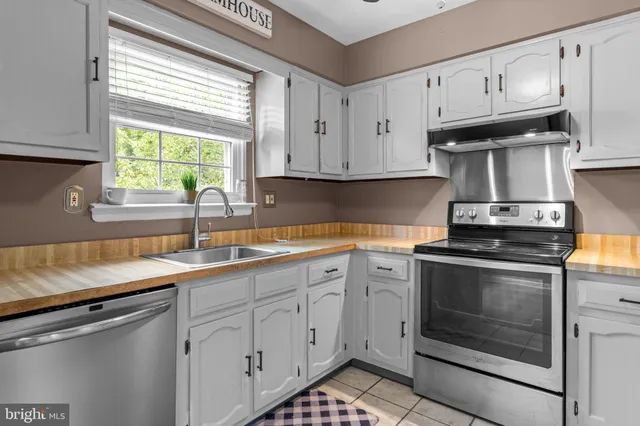 $2,400 | 435 North Mt Vernon Circle, Bensalem, PA 19020