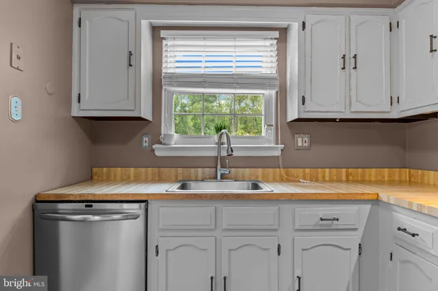 $2,400 | 435 North Mt Vernon Circle, Bensalem, PA 19020