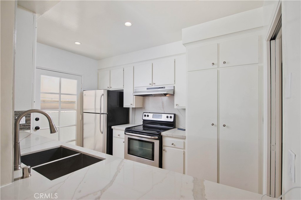 3407 Ocean Front Walk, Unit B Marina del Rey, CA 90292 - Photo 9 of 16