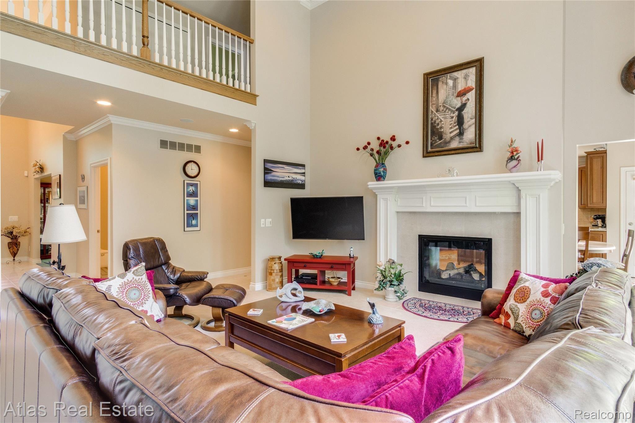 9077 Ridge Road Goodrich, MI 48438 - Photo 47 of 73 livingroom 2.jpg