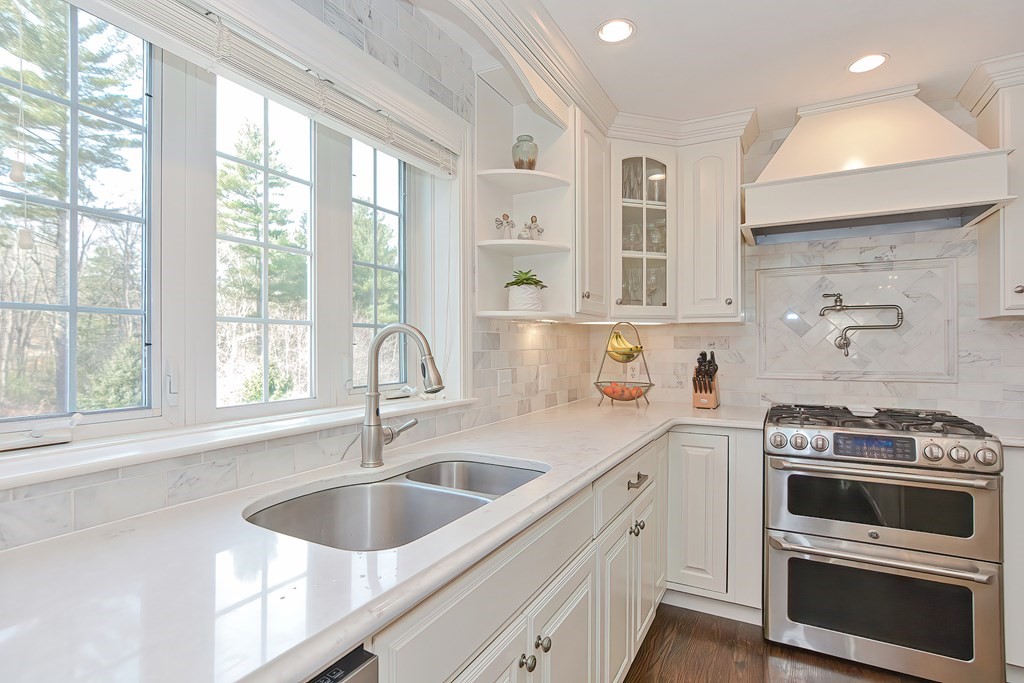 6 Bainbridge Road Bellingham, MA 02019 - Photo 8 of 40 Gallery Image 8