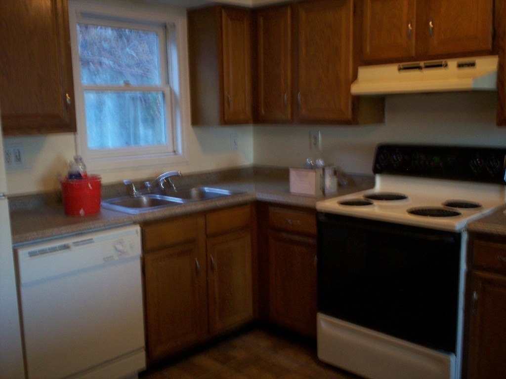 8 Arline Street Worcester, MA 01607 - Photo 3 of 12 Gallery Image 3