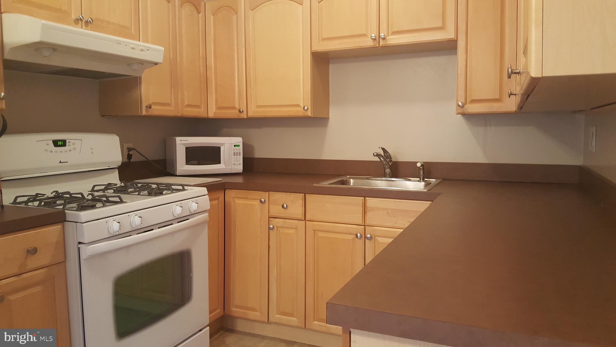 3311 Gurley Road Philadelphia, PA 19154 - Photo 9 of 17 Kitchen