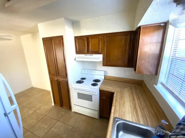 $895 | 10555 Starcrest Drive, San Antonio, TX 78217