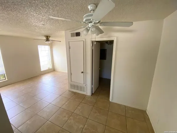 $895 | 10555 Starcrest Drive, San Antonio, TX 78217