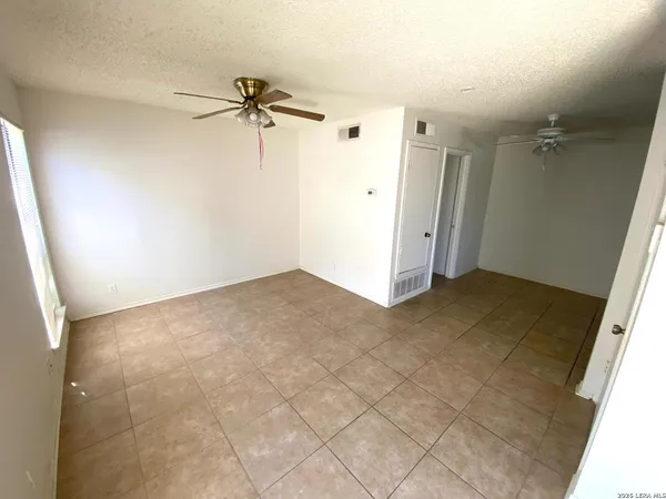 $895 | 10555 Starcrest Drive, San Antonio, TX 78217