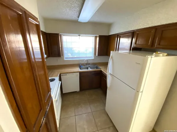 $895 | 10555 Starcrest Drive, San Antonio, TX 78217