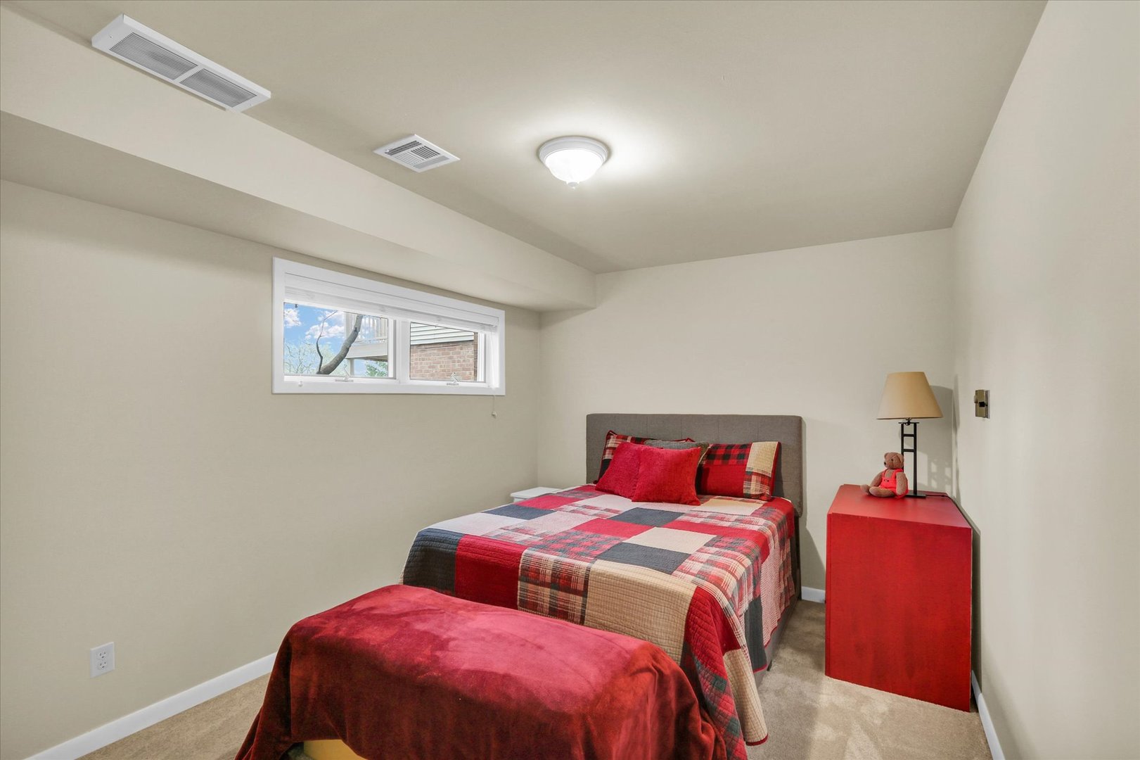 29 Fields East Champaign, IL 61822 - Photo 32 of 46 a bedroom with a bed and a potted plant
