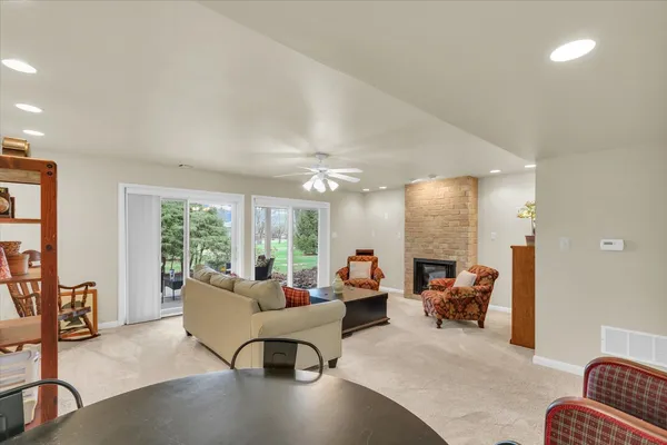 $315,000 | 29 Fields East, Champaign, IL 61822