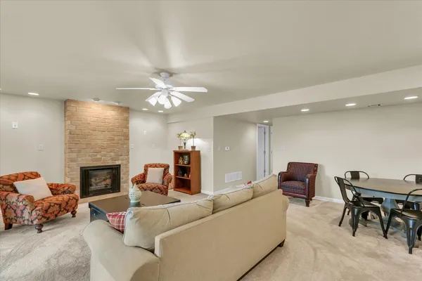 $315,000 | 29 Fields East, Champaign, IL 61822