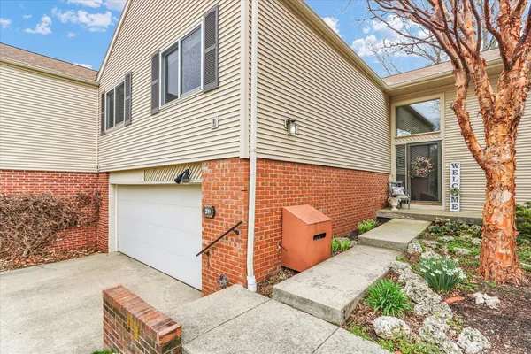 $315,000 | 29 Fields East, Champaign, IL 61822