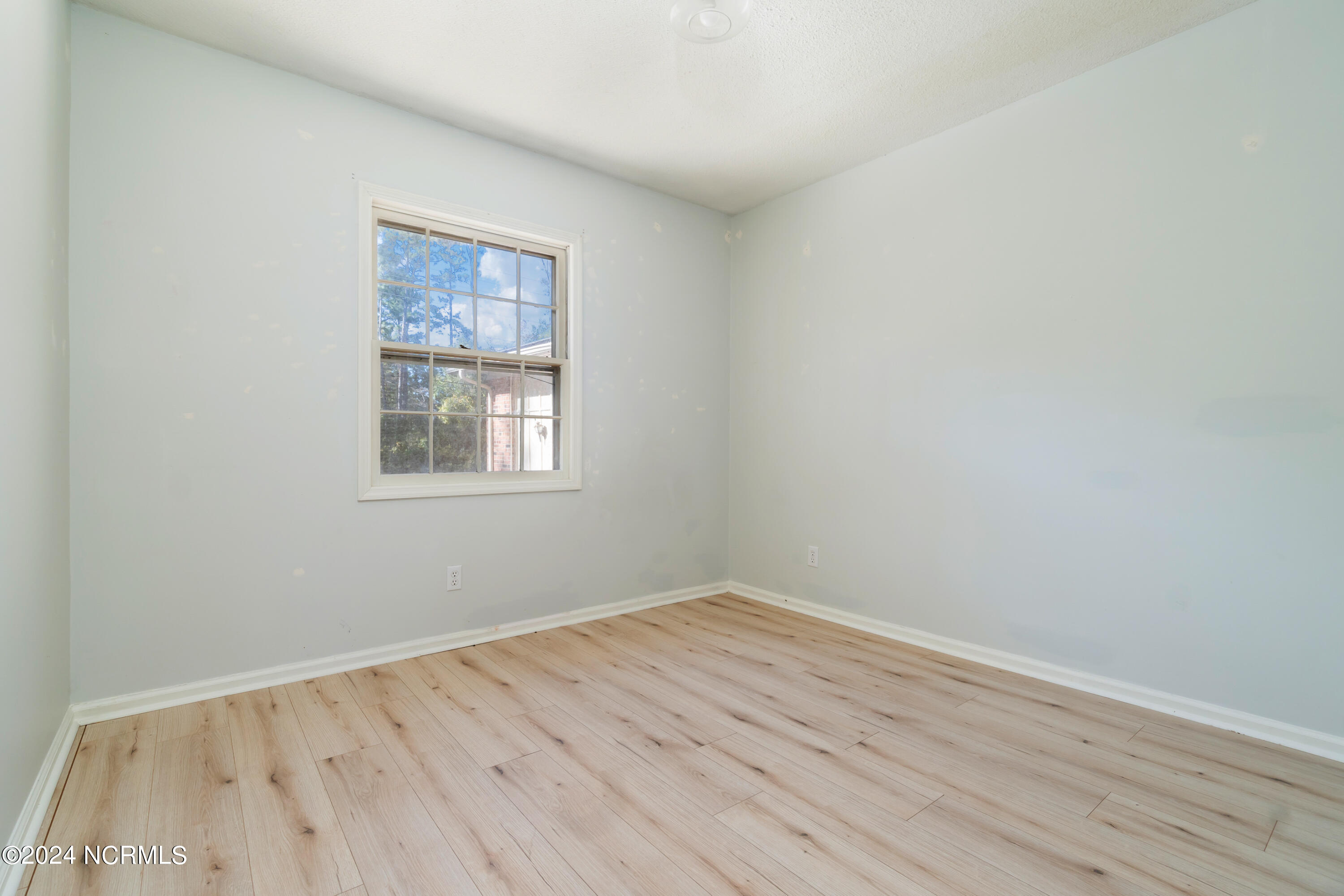 3105 Country Club Road Morehead City, NC 28557 - Photo 17 of 34 Bonus Room w/ Closet View