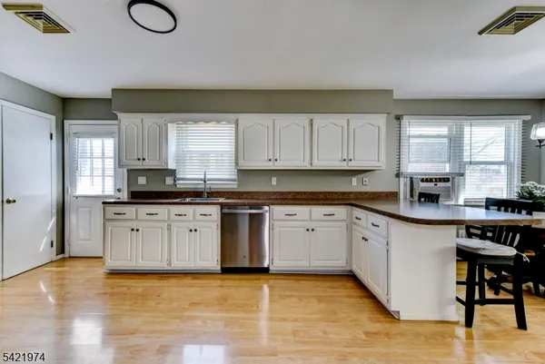 $500,000 | 72 Pine Street, Bridgewater, NJ 08807