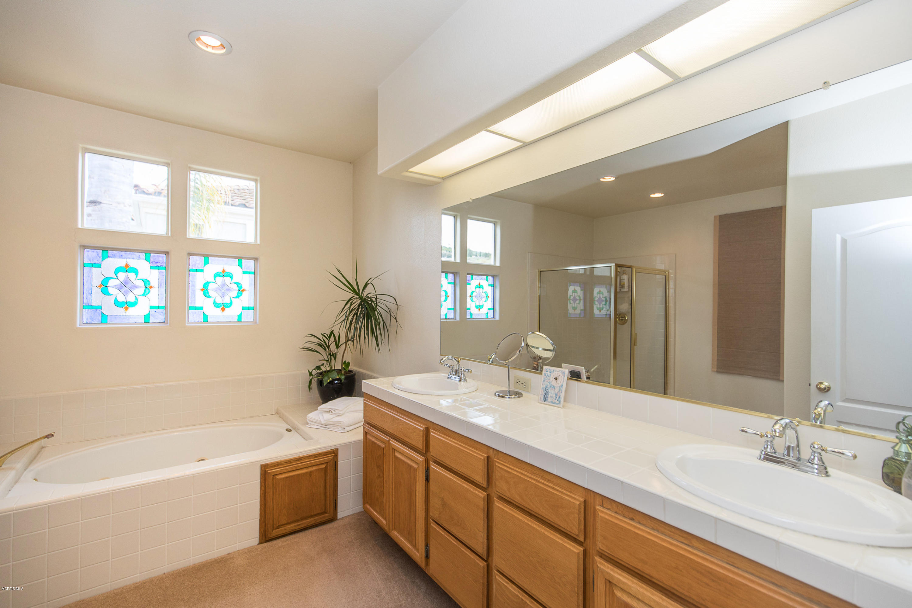 3959 Timberridge Road Moorpark, CA 93021 - Photo 25 of 48 a bathroom with a tub double sink and mirror