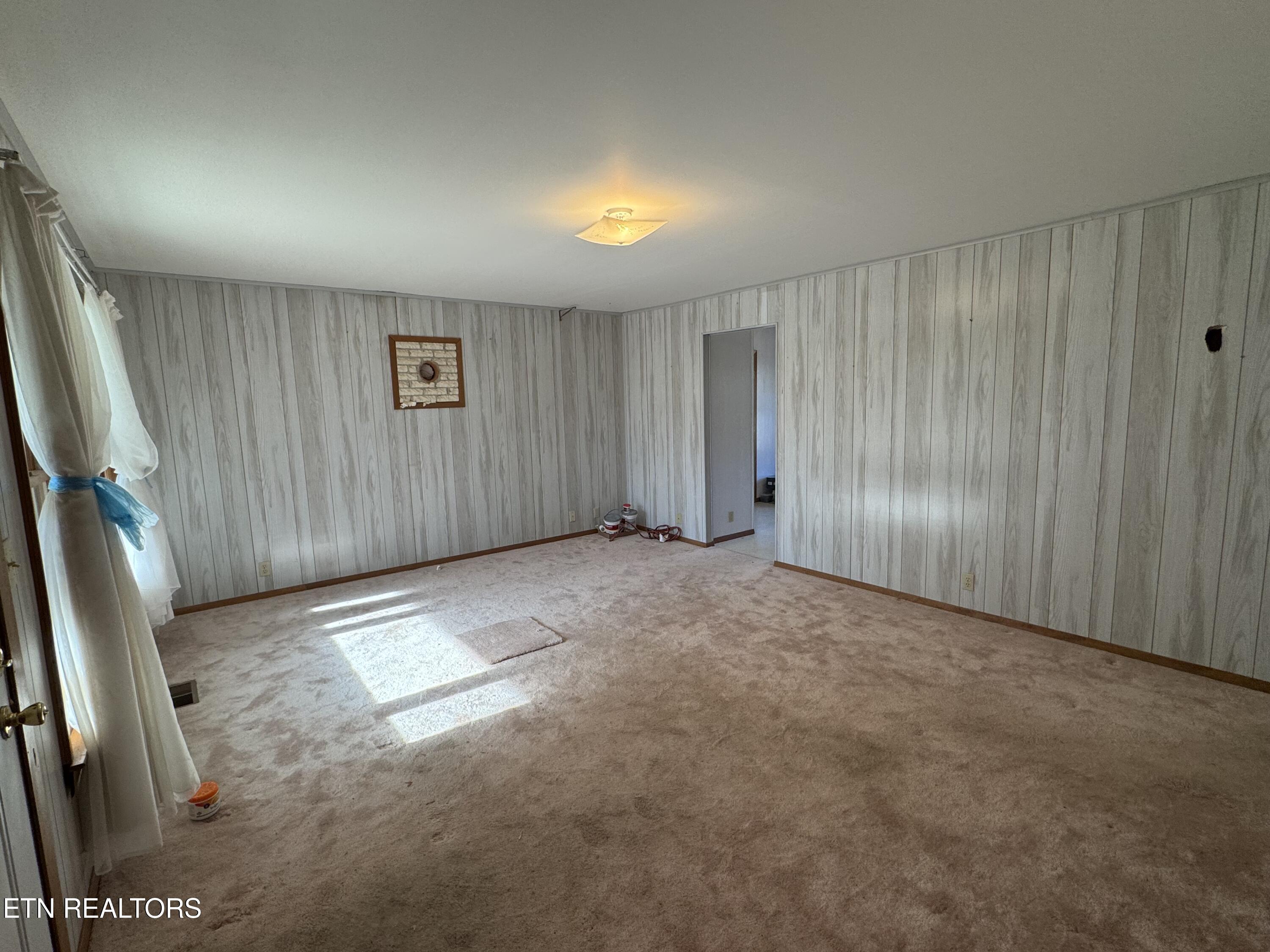 211 Black Oak Road Oneida, TN 37841 - Photo 2 of 44 IMG_3181