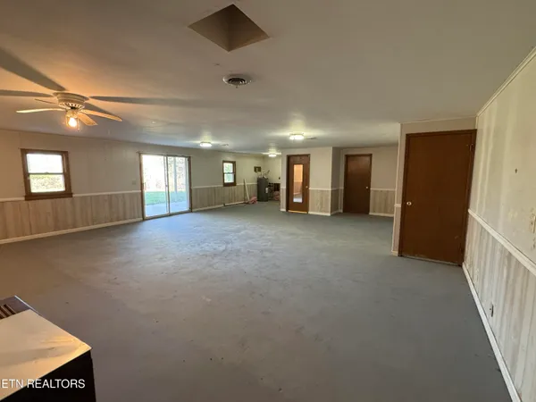 $300,000 | 211 Black Oak Road, Oneida, TN 37841