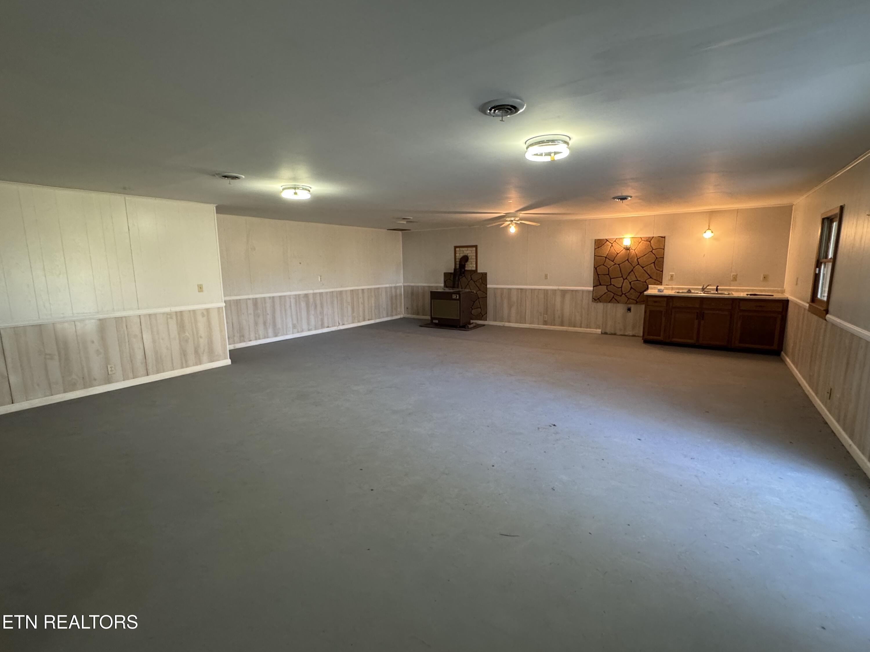 211 Black Oak Road Oneida, TN 37841 - Photo 24 of 44 IMG_3203