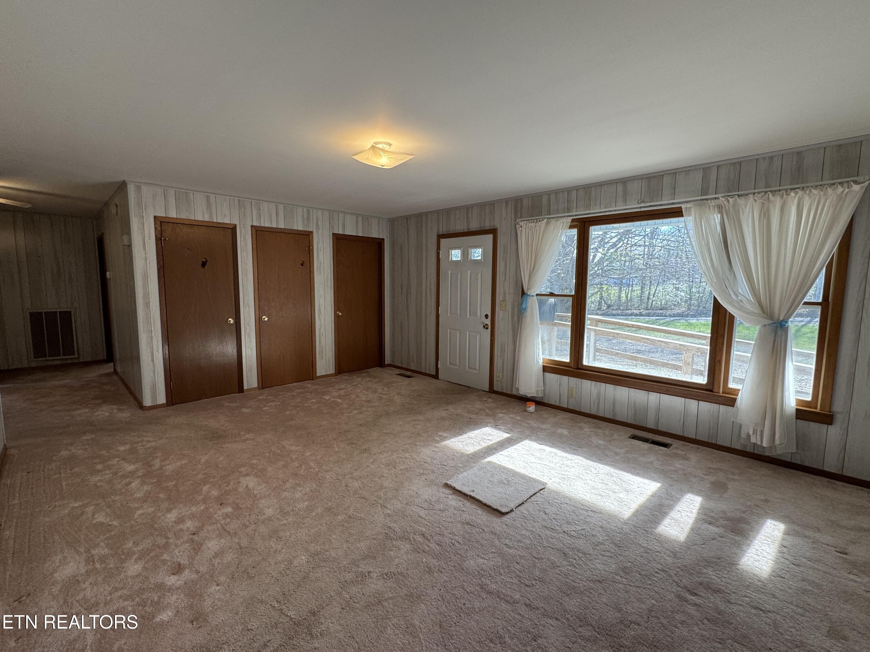 211 Black Oak Road Oneida, TN 37841 - Photo 3 of 44 IMG_3182