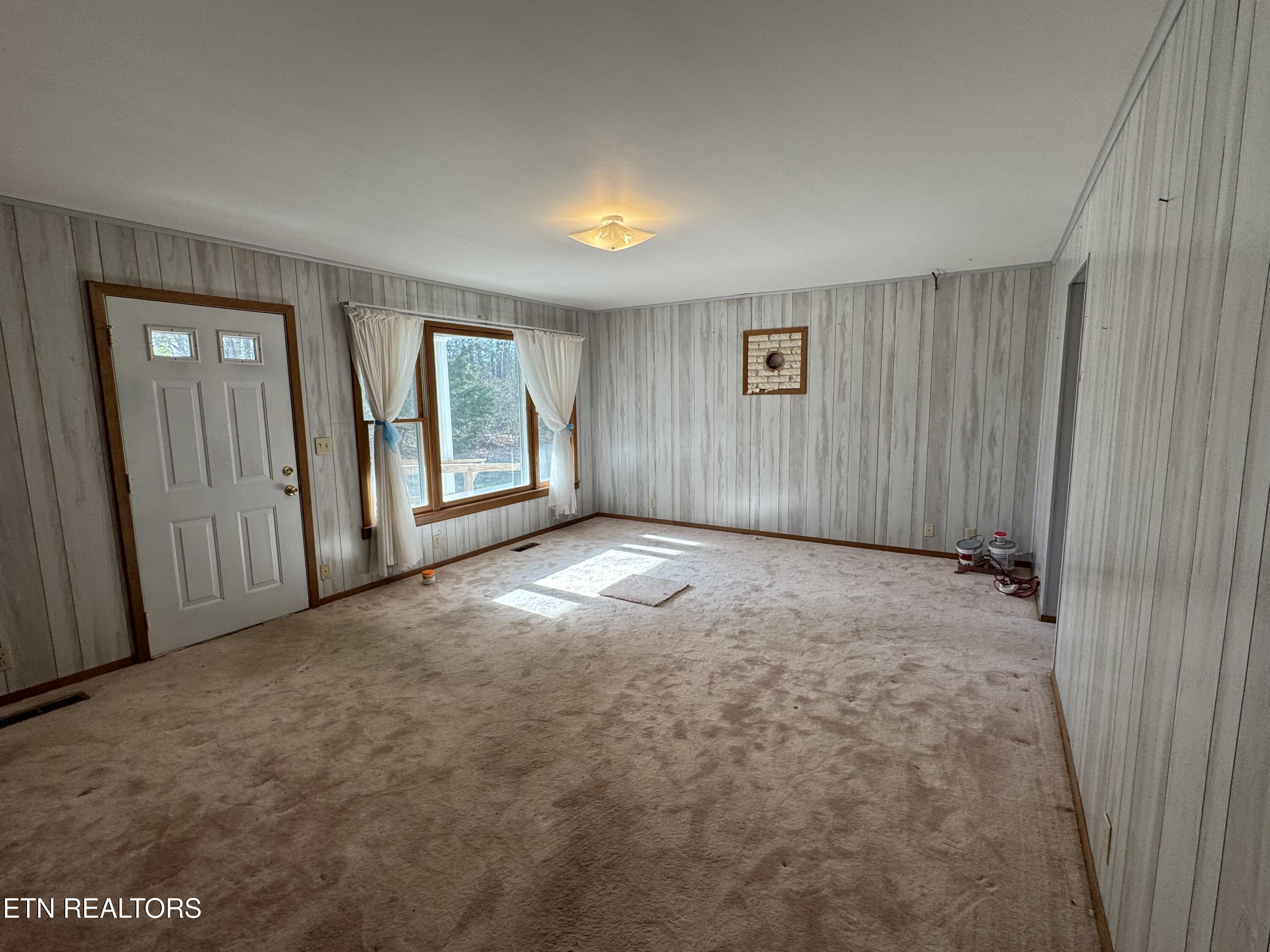 211 Black Oak Road Oneida, TN 37841 - Photo 4 of 44 IMG_3183