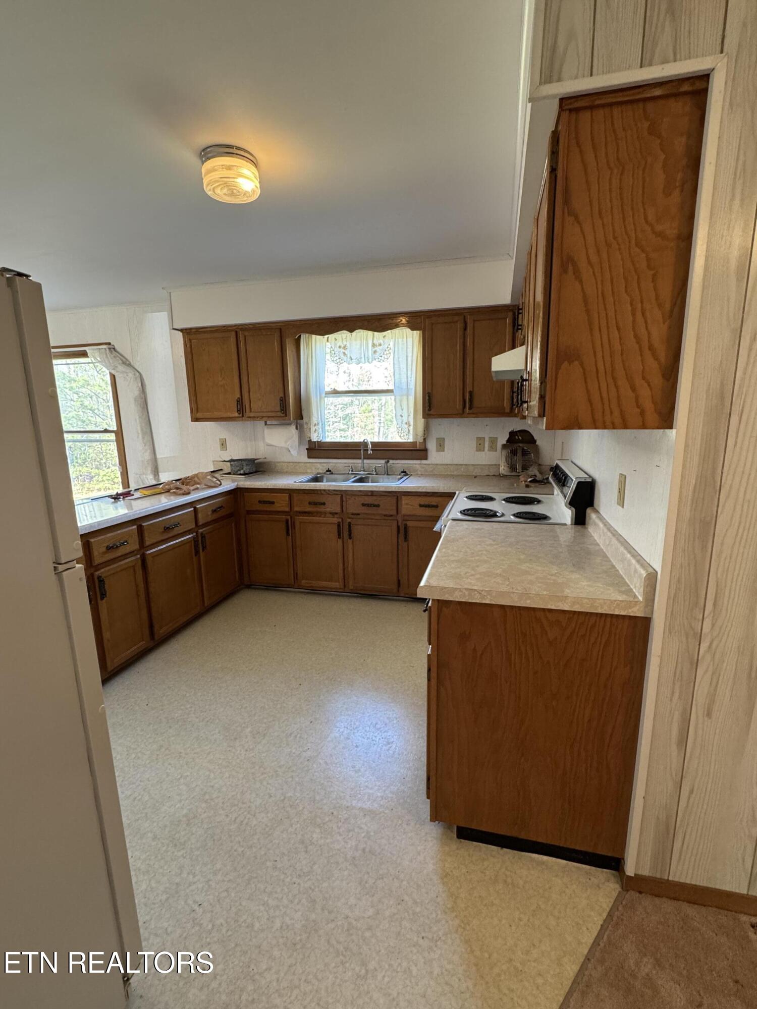 211 Black Oak Road Oneida, TN 37841 - Photo 5 of 44 IMG_3184