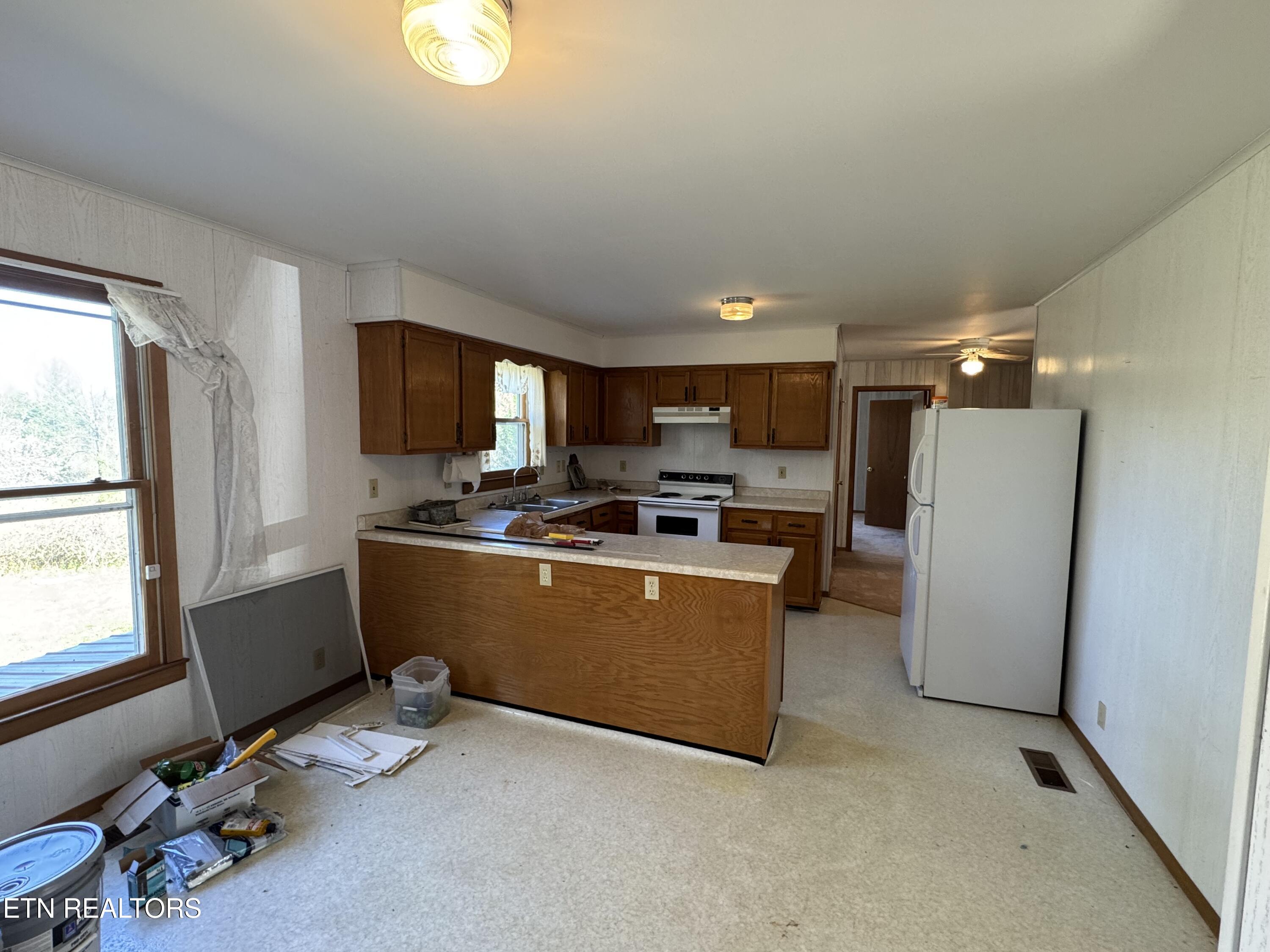 211 Black Oak Road Oneida, TN 37841 - Photo 7 of 44 IMG_3186