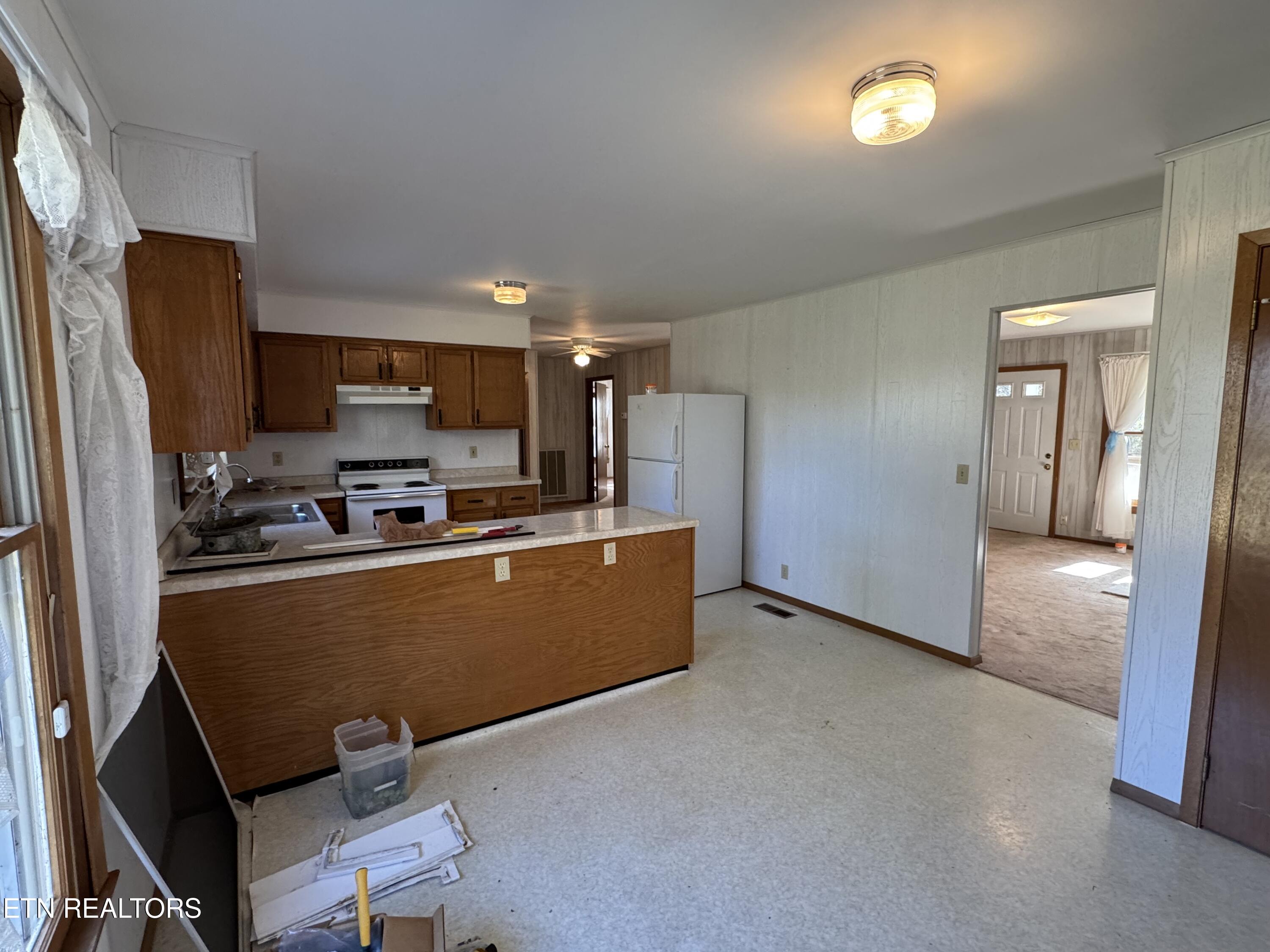 211 Black Oak Road Oneida, TN 37841 - Photo 8 of 44 IMG_3187