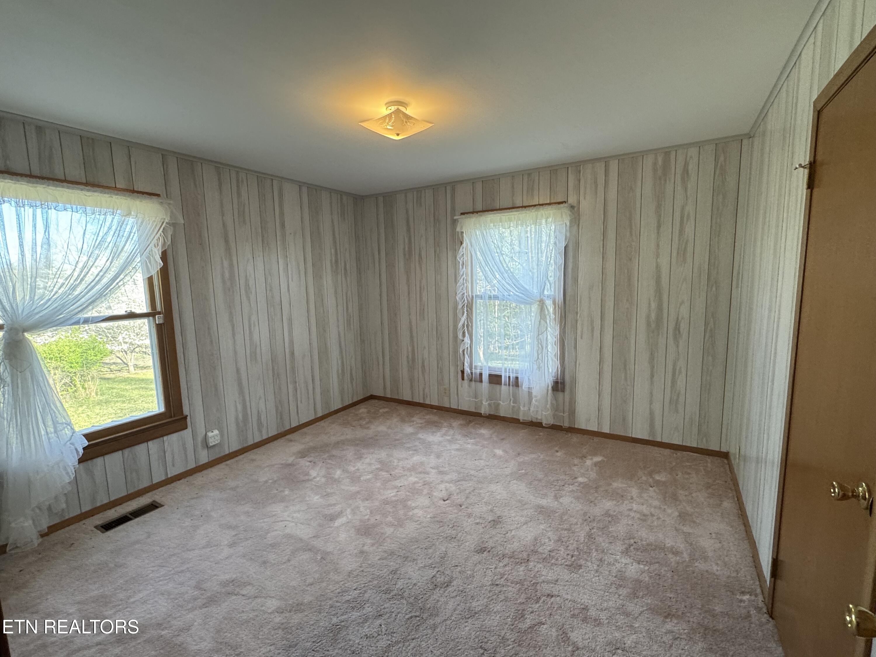 211 Black Oak Road Oneida, TN 37841 - Photo 9 of 44 IMG_3188