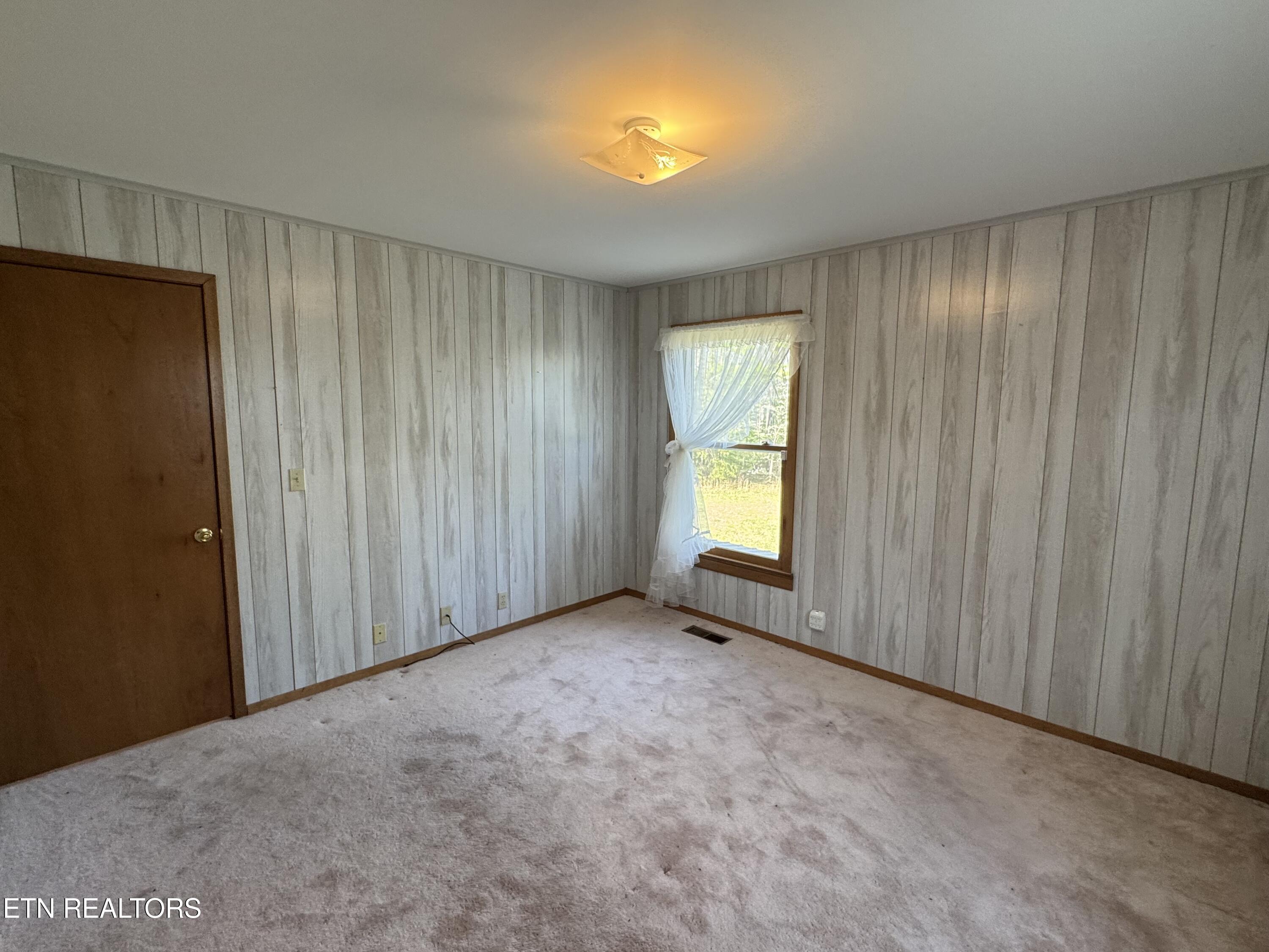 211 Black Oak Road Oneida, TN 37841 - Photo 10 of 44 IMG_3189