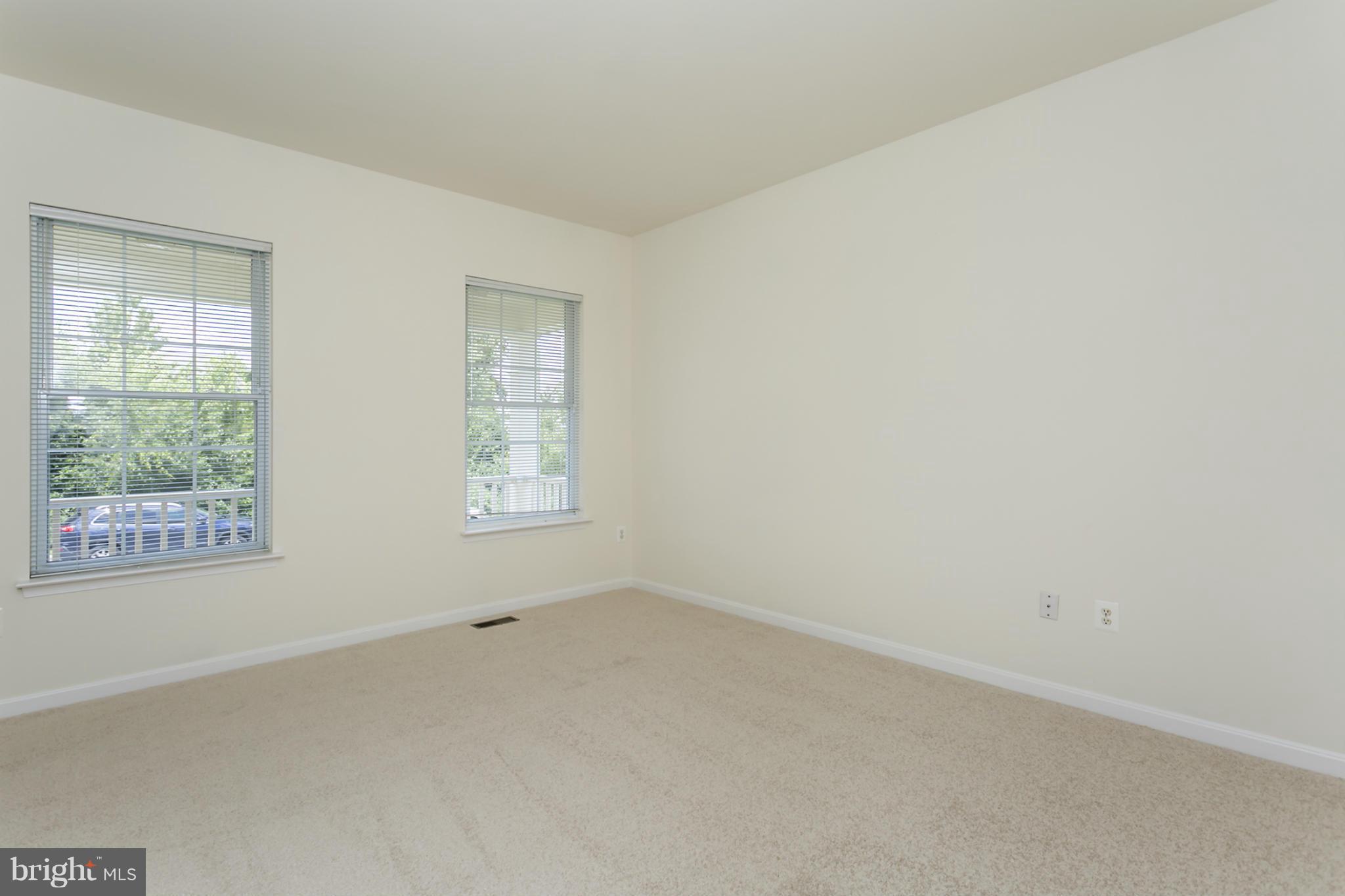 1205 Waterview Way Baltimore, MD 21221 - Photo 3 of 23 Living Room
