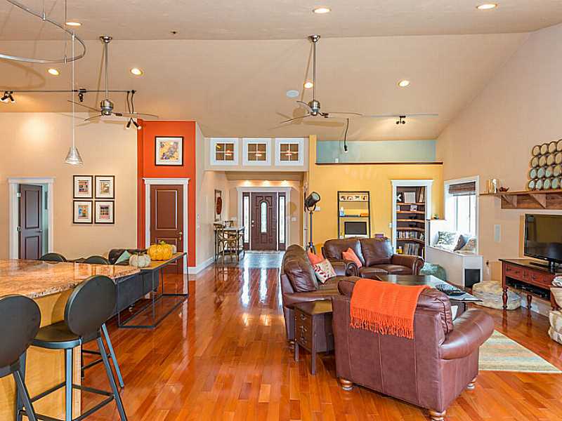 10 Wrentham Road Cumberland, RI 02864 - Photo 11 of 22 Living Room.