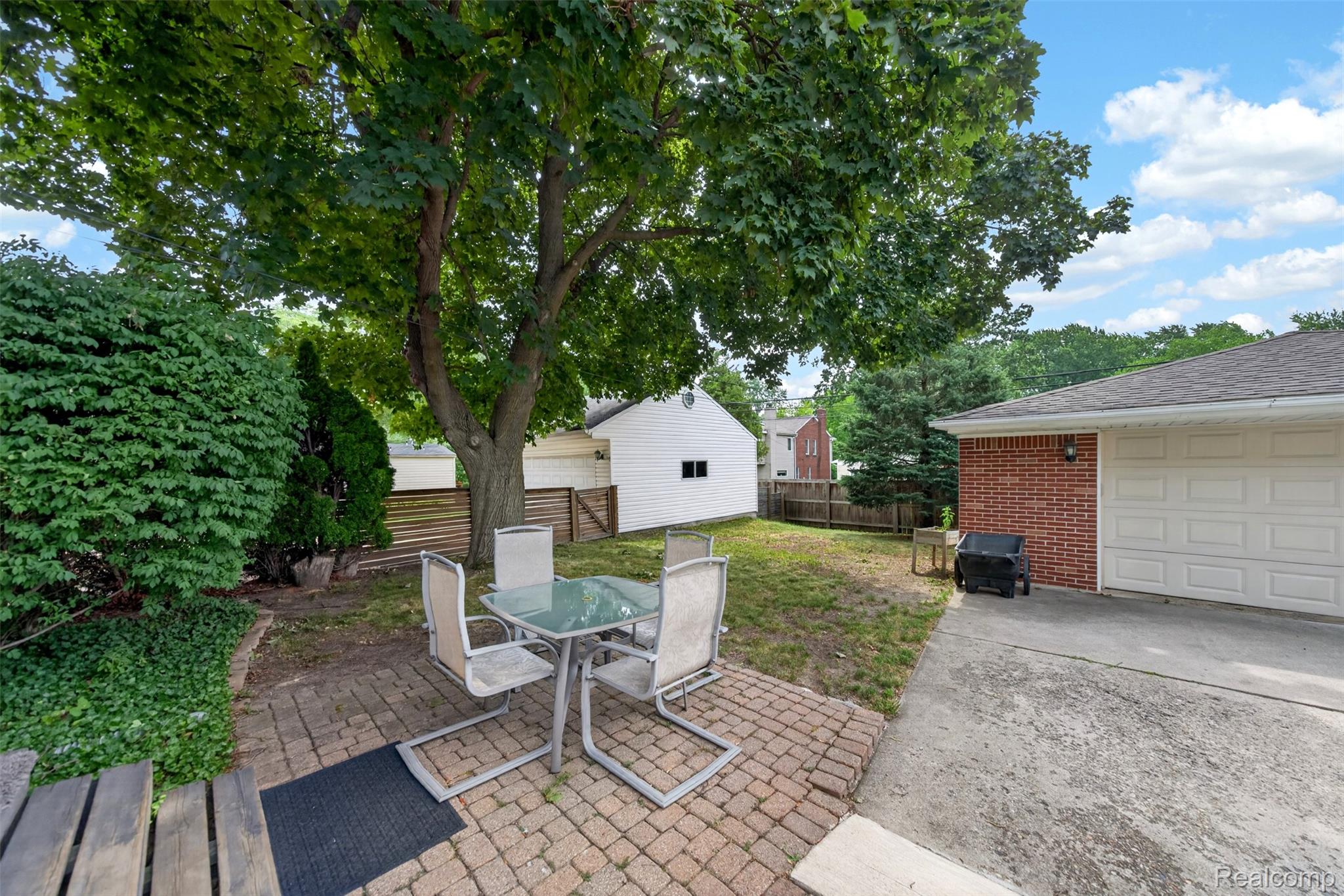 2925 Bembridge Road Royal Oak, MI 48073 - Photo 39 of 44 Paver brick patio
