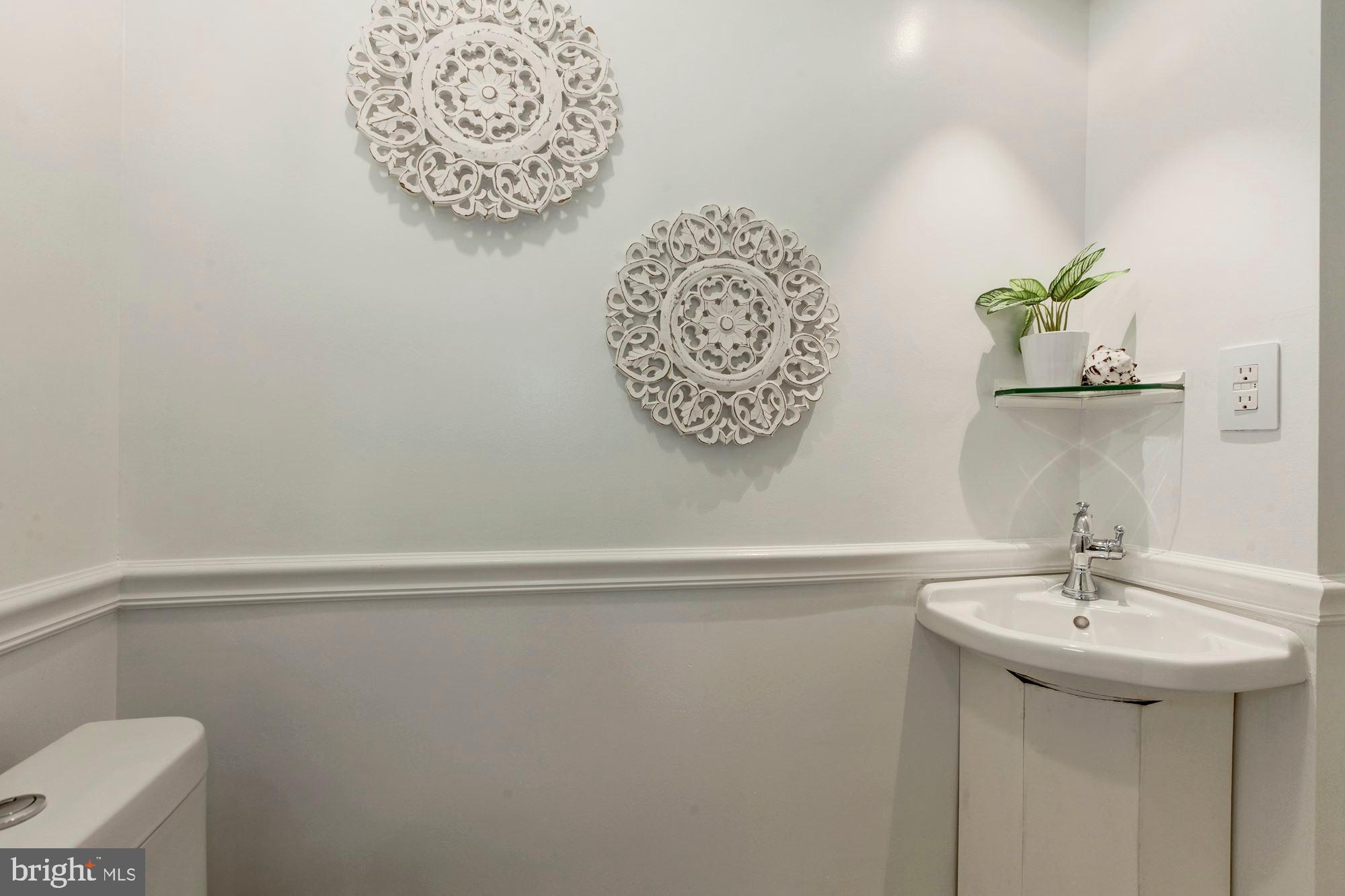 2212 Tunlaw Road Northwest Washington, DC 20007 - Photo 11 of 26 Gallery Image 11