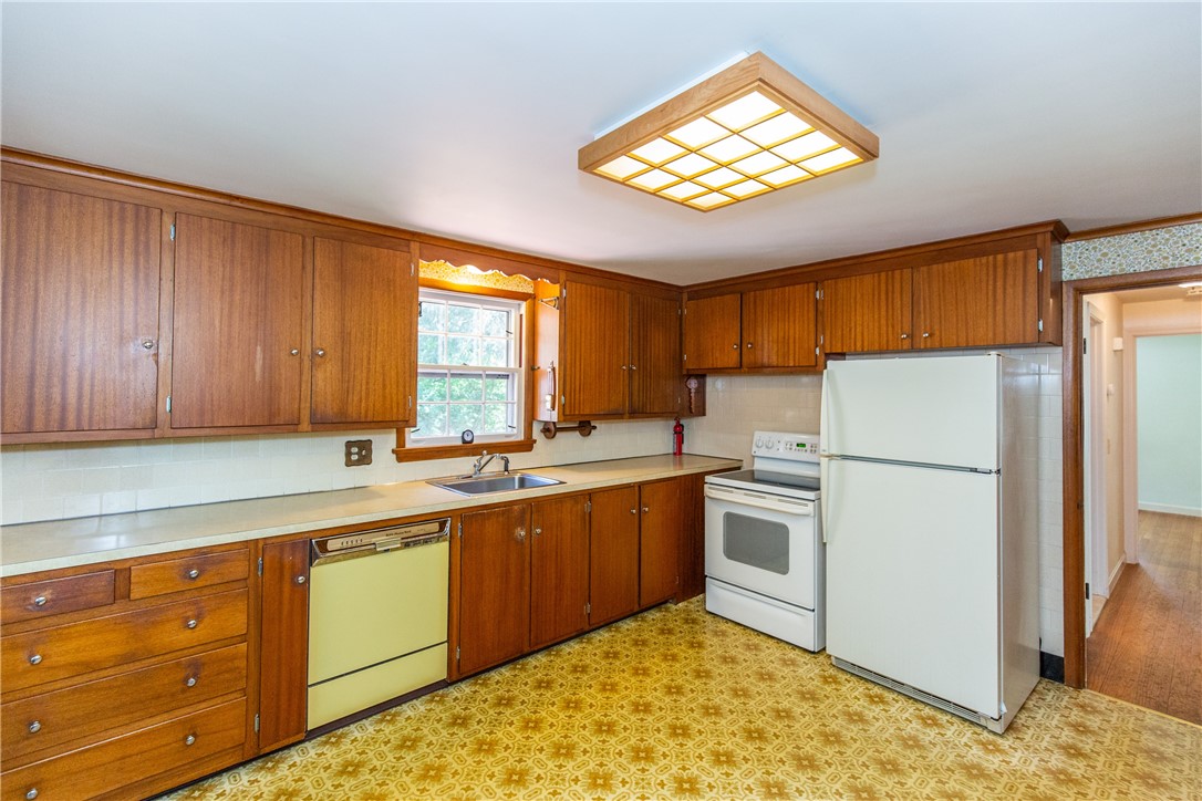 31 Nipsah Road Warwick, RI 02818 - Photo 4 of 29
