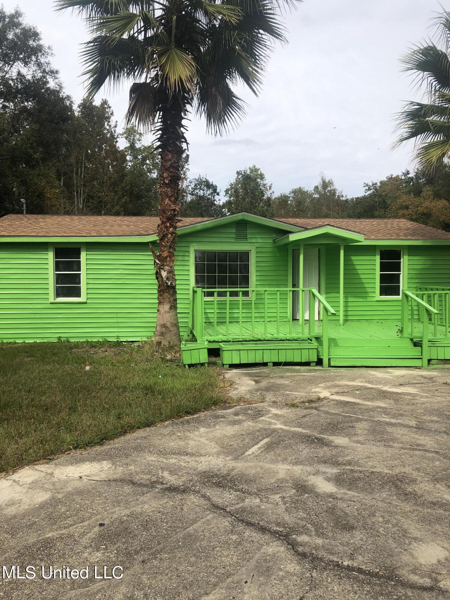 16206 Robinson Road Gulfport, MS 39503 - Photo 2 of 9 B469AA7D-7638-45A8-BB33-34B7A642AB64