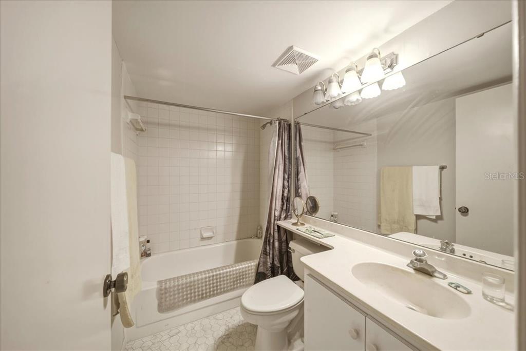 1711 Pelican Cove Road, Unit 341 Sarasota, FL 34231 - Photo 23 of 50