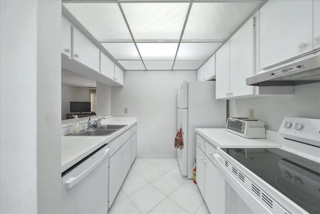1711 Pelican Cove Road, Unit 341 Sarasota, FL 34231 - Photo 4 of 50
